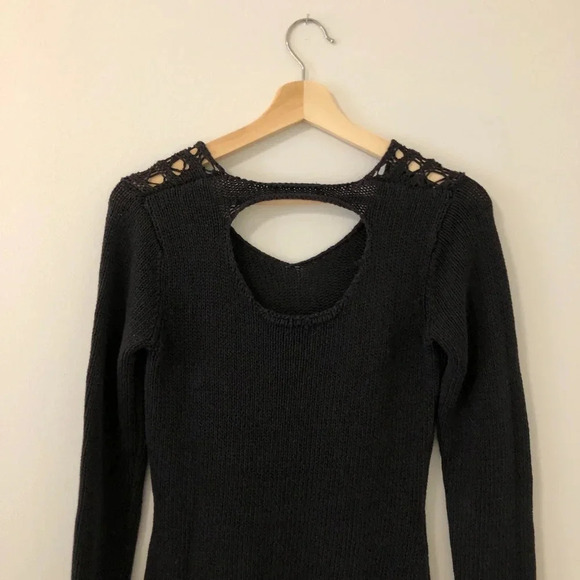 3/$25 ❥ High Low Hem V-Neck Open Back  Black Knit Cotton Sweater Size Small - Picture 6 of 7